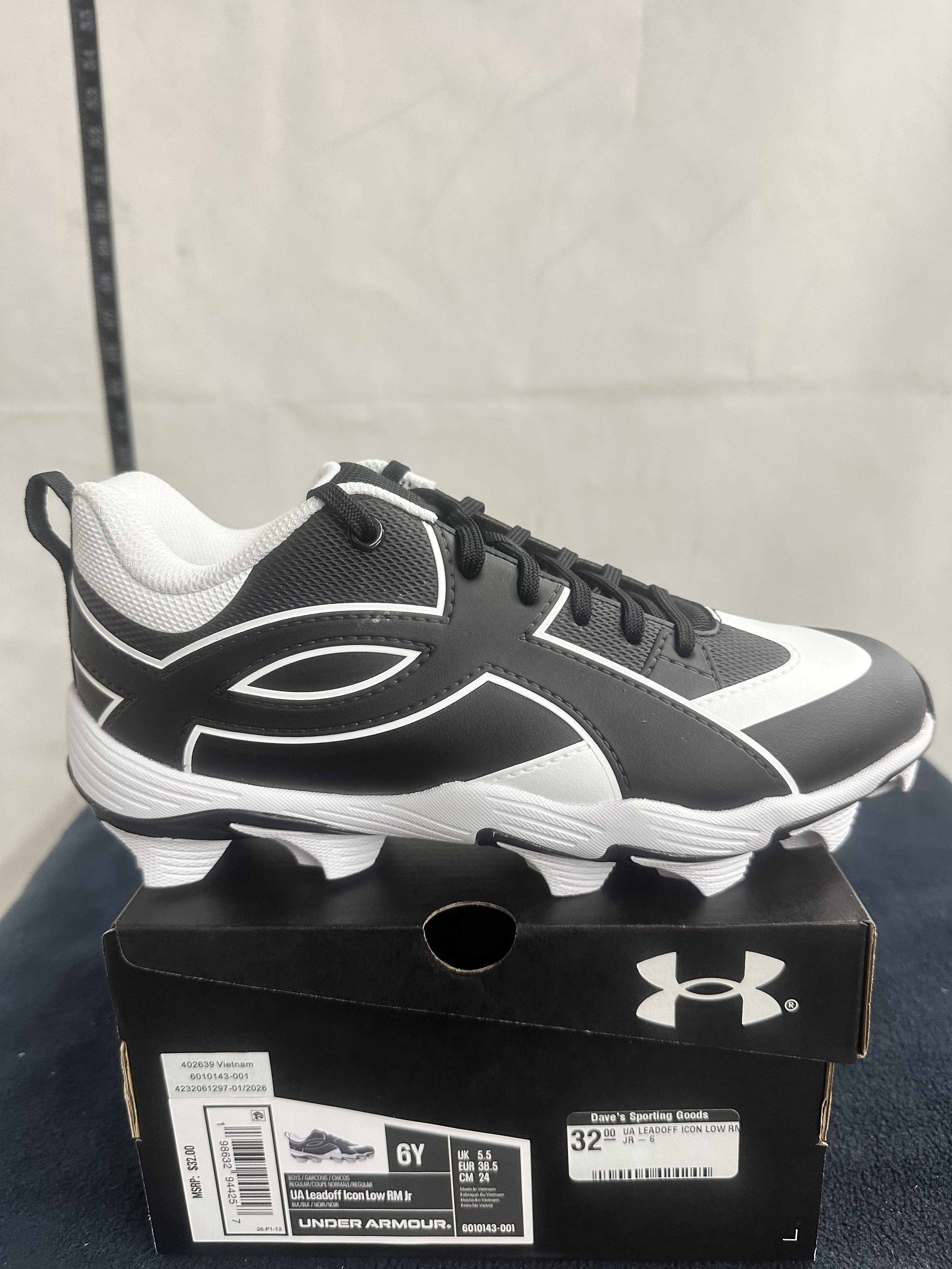 Under Armour Leadoff Icon Low RM Jr Baseball Cleats – Black/White – Youth Size 6Y